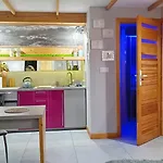 Lux W Domku Tylko Dwa Apartamentyz Jacuzzi Zewnetrznym דירה