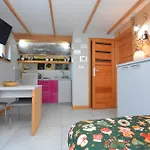 Lux W Domku Tylko Dwa Apartamentyz Jacuzzi Zewnetrznym דירה