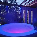 Lux W Domku Tylko Dwa Apartamentyz Jacuzzi Zewnetrznym *