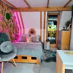 Lux W Domku Tylko Dwa Apartamentyz Jacuzzi Zewnetrznym דירה *