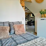 Lux W Domku Tylko Dwa Apartamentyz Jacuzzi Zewnetrznym Apartman *